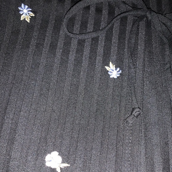 Black Embroidered Floral Cape- Pairs with Tank Top, bundle for discount! - Picture 3 of 5